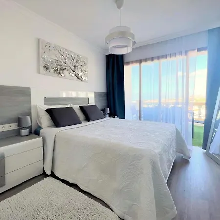 Family Ocean & Mountain Views & Heated Pool