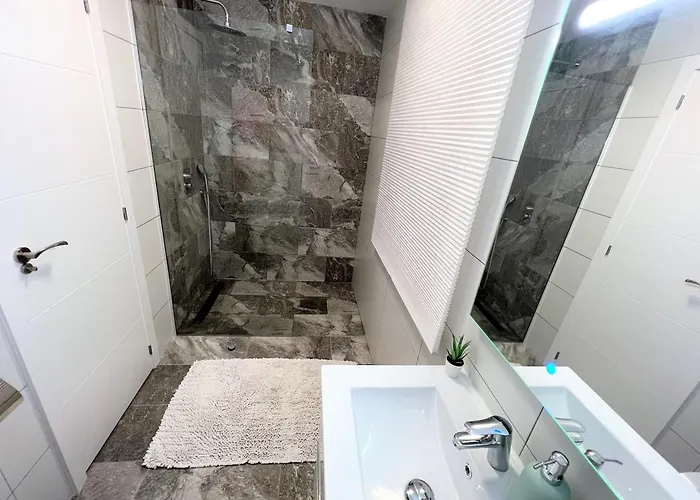 Paulmarie Family Ocean&mountain View